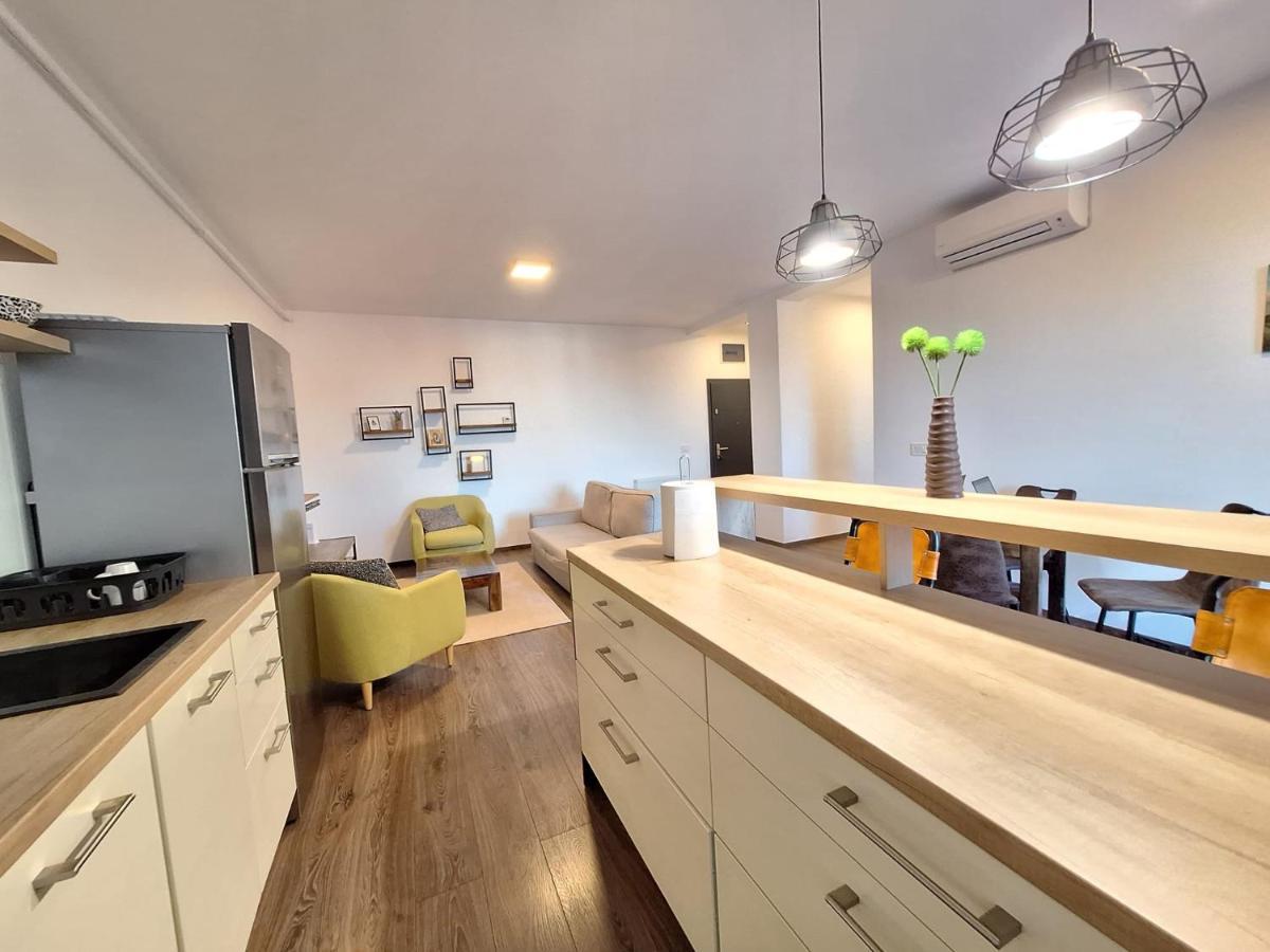 Mirvana Apartments Metheor Executive Suite ทิมิชัวรา ภายนอก รูปภาพ